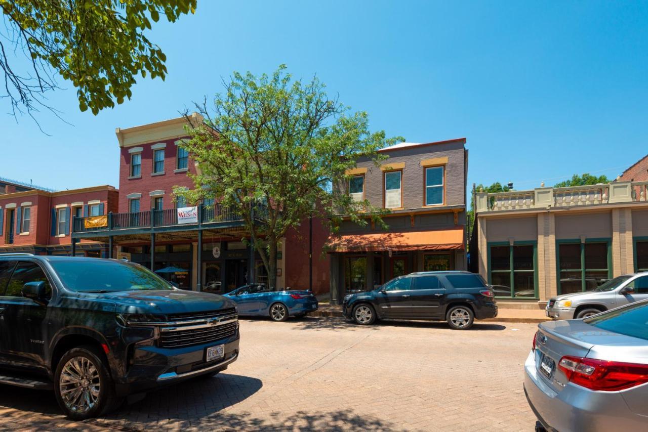 115 N Main Huge 2 Bedroom Unit On Main Street Saint Charles エクステリア 写真