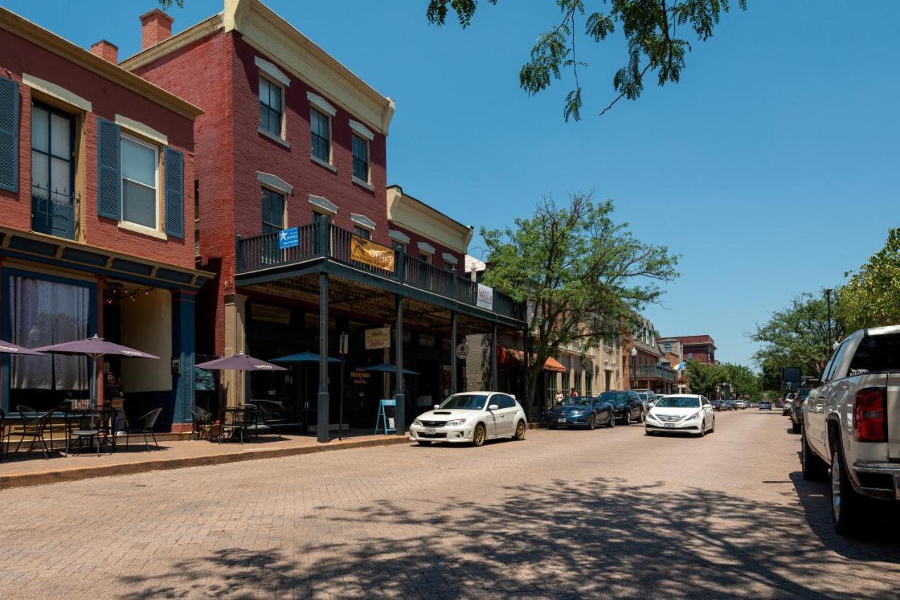115 N Main Huge 2 Bedroom Unit On Main Street Saint Charles エクステリア 写真